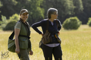 zwei Frauen im Feld